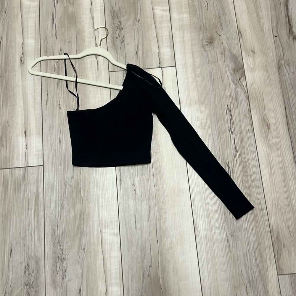 Crop black top